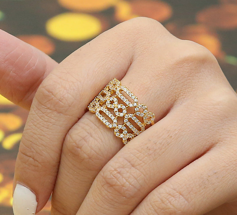 Streamlined Pave Ring – Golden